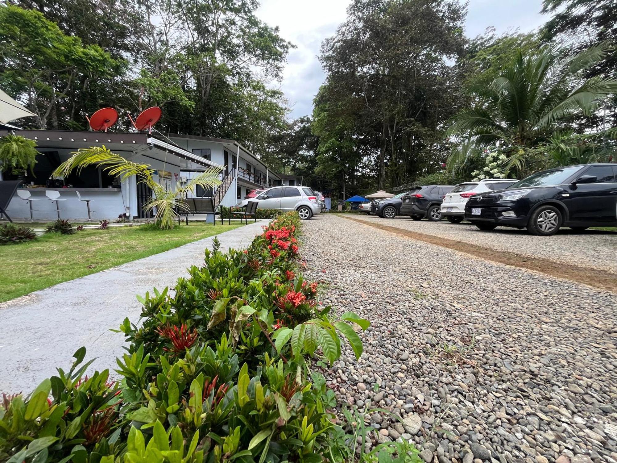 Hotel Azul Coral Cahuita Exterior foto